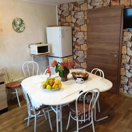 Tulipan Apartmanhaz Penzion *