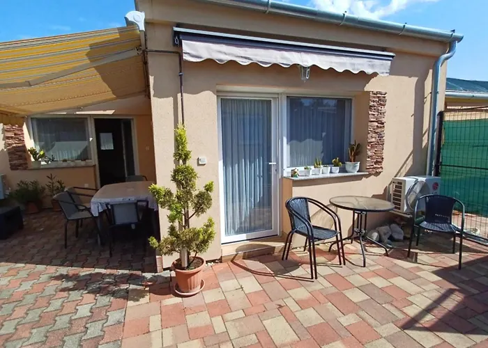 Tulipan Apartmanhaz Бюк