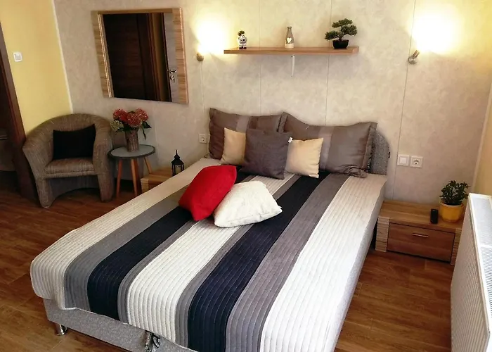 Tulipan Apartmanhaz Гостевой дом 4*