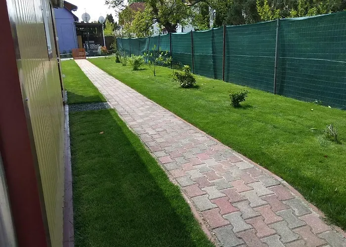 Tulipan Apartmanhaz Гостевой дом Бюк
